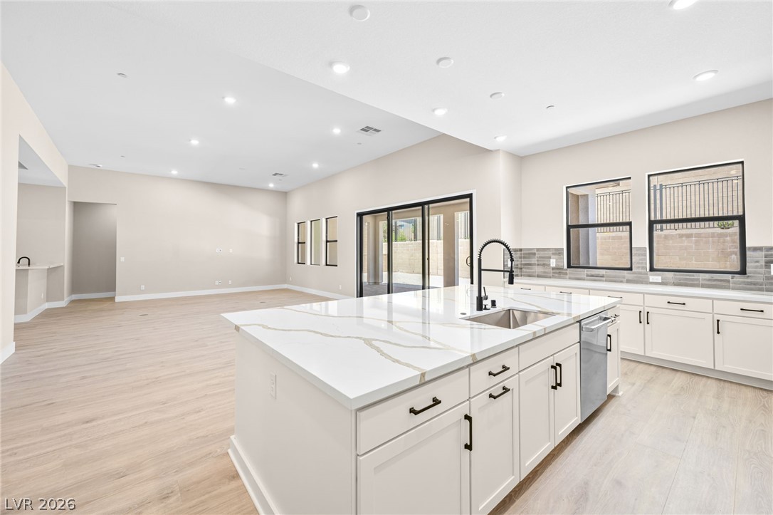 Photo 15 of 42, 525 Stowell Avenue