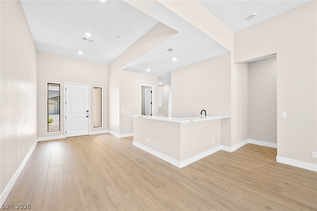 Photo 2 of 525 Stowell Avenue
