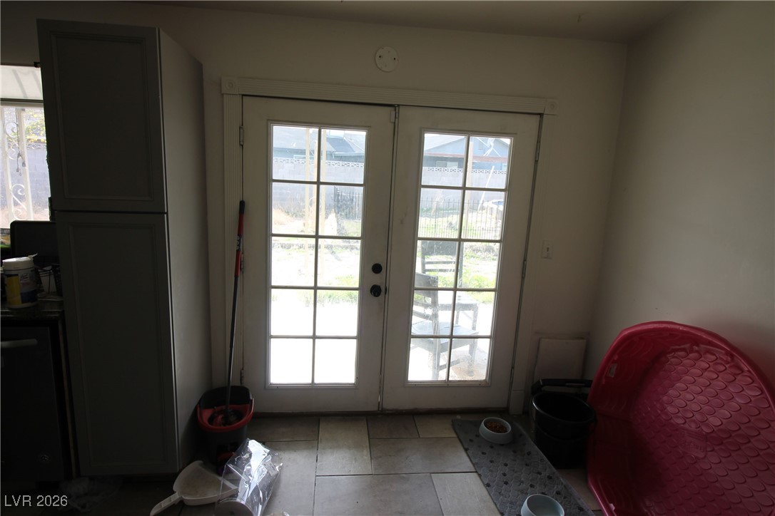 Photo 12 of 54, 4135 Comb Circle