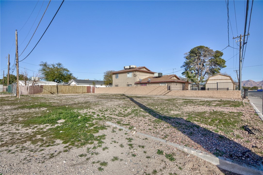 Photo 3 of 108 E Tonopah Avenue