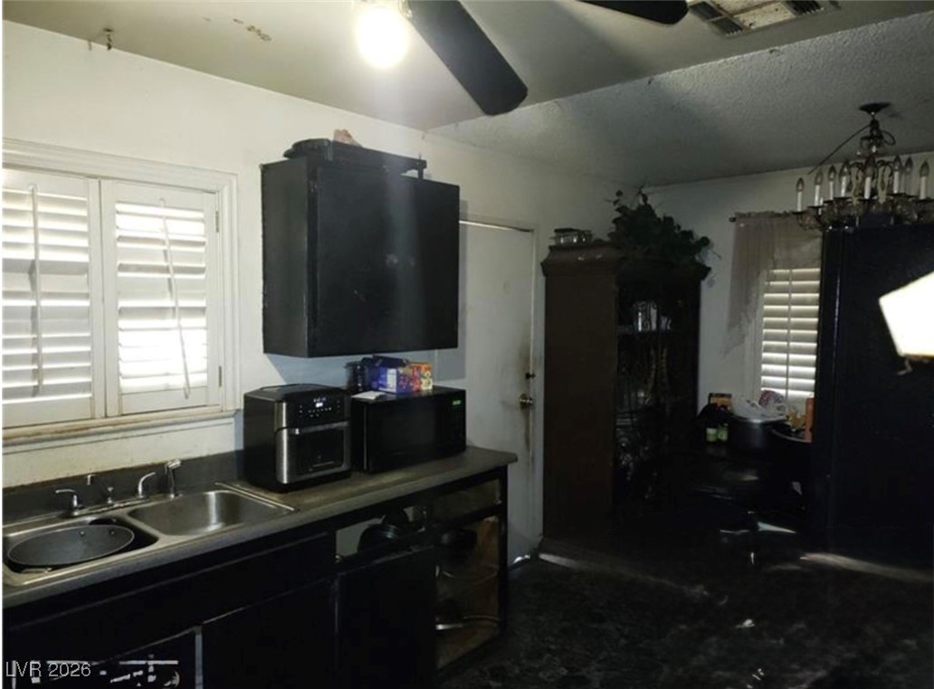 Photo 2 of 421 Miller Avenue