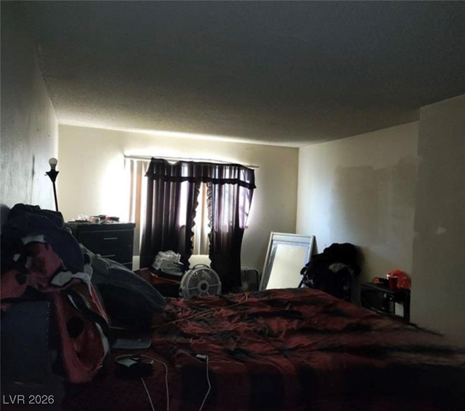 Photo 11 of 18, 421 Miller Avenue