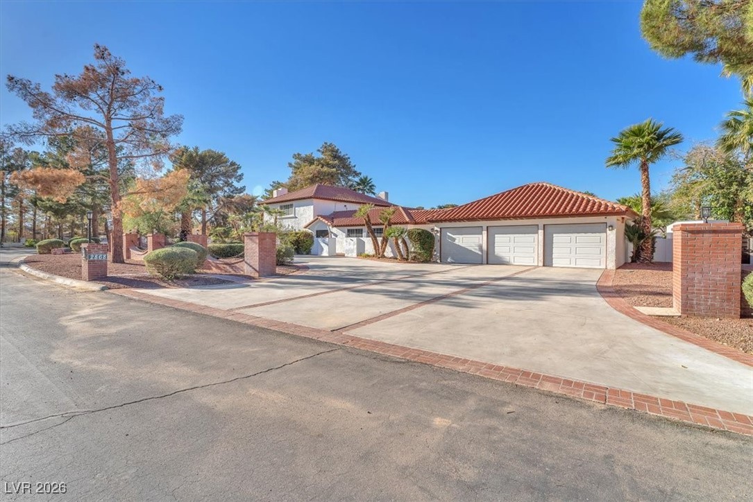Photo 8 of 83, 2868 Vista Del Sol Avenue