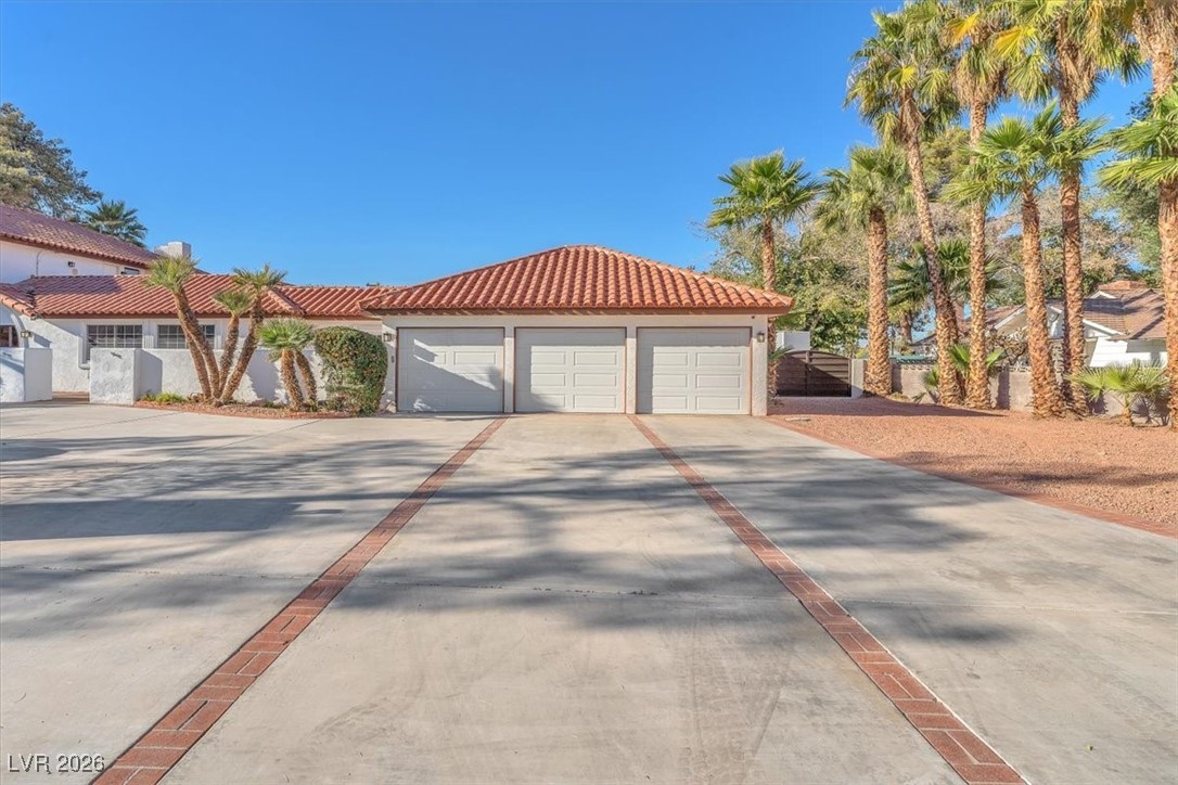 Photo 7 of 83, 2868 Vista Del Sol Avenue
