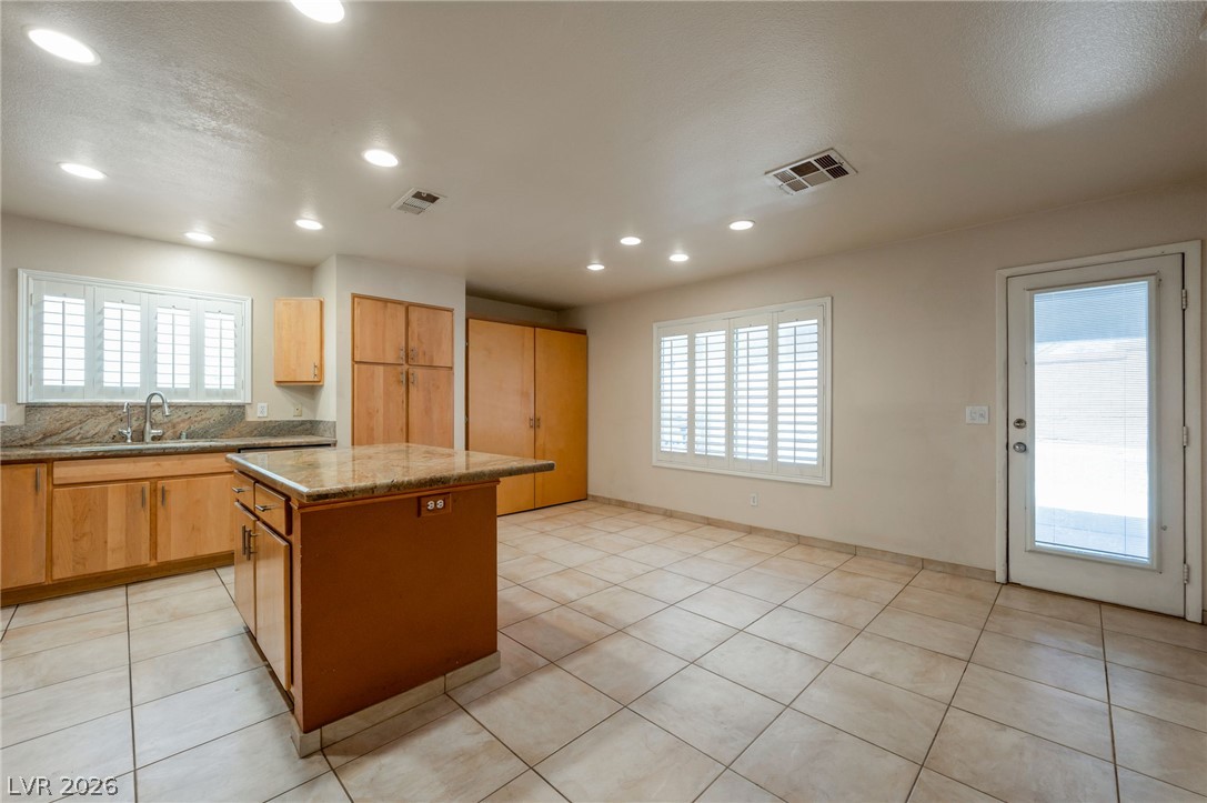Photo 7 of 31, 1449 Desert Hills Drive