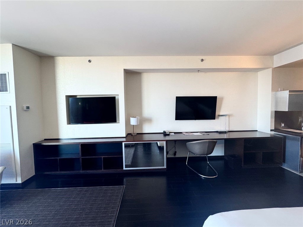 Photo 6 of 14, 4381 W Flamingo Road #11306