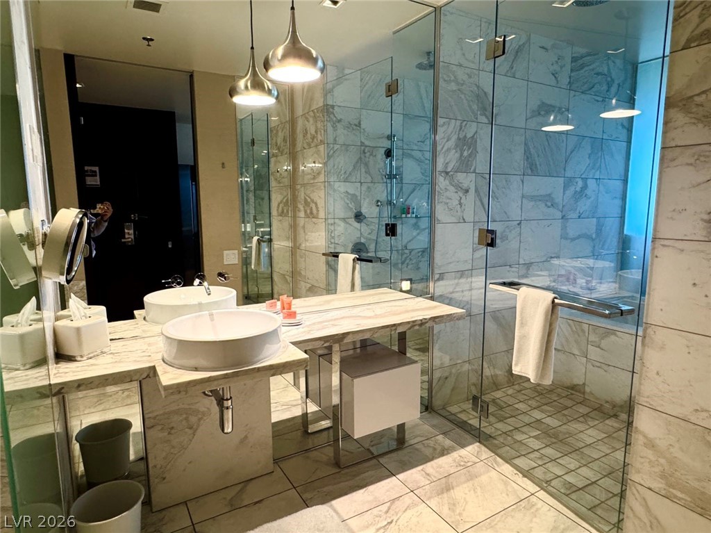 Photo 10 of 14, 4381 W Flamingo Road #11306