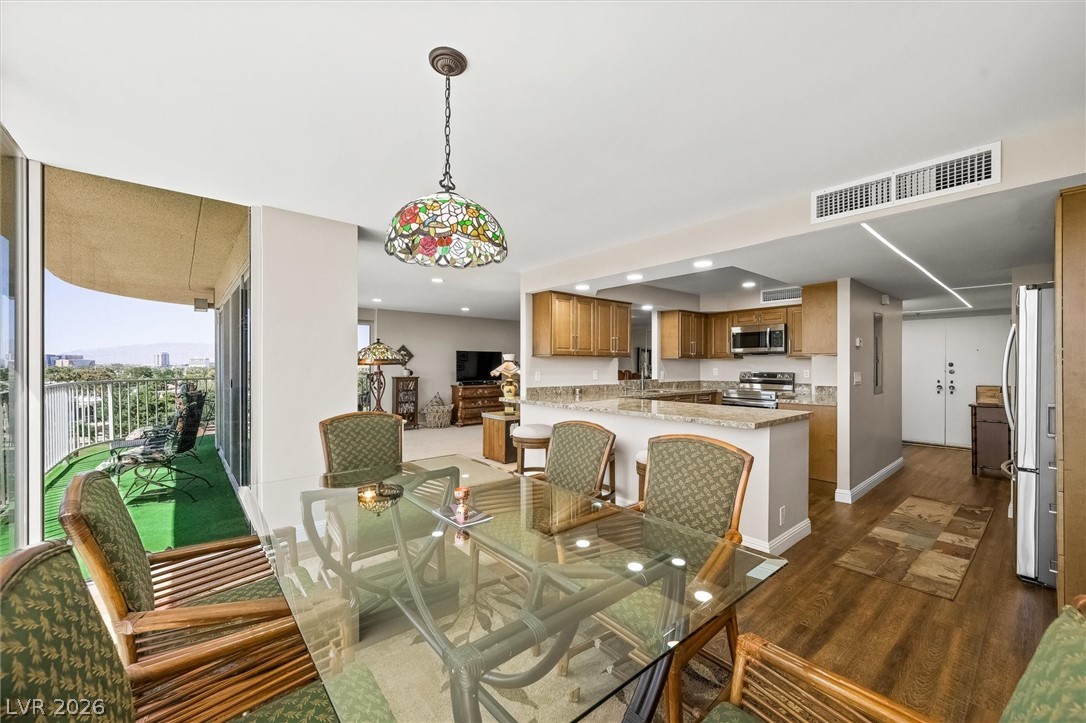 Photo 16 of 43, 3111 Bel Air Drive #8A