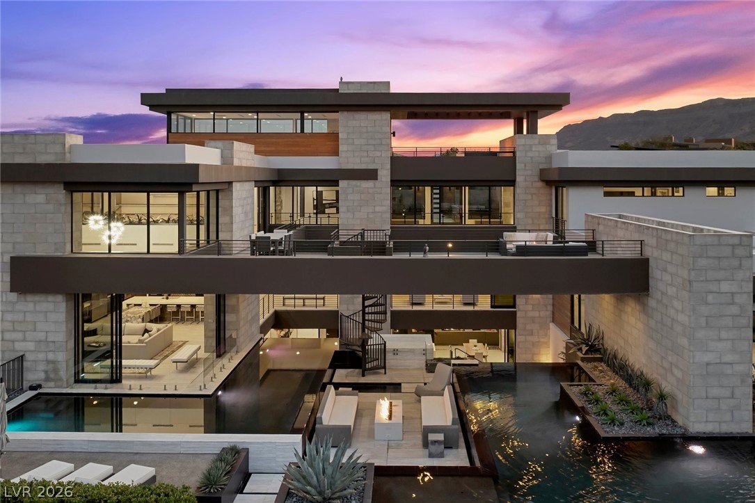 4 Soaring Bird Court, Las Vegas 89135
