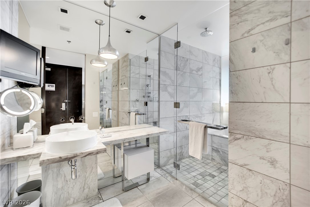 Photo 6 of 26, 4381 W Flamingo Road #1903