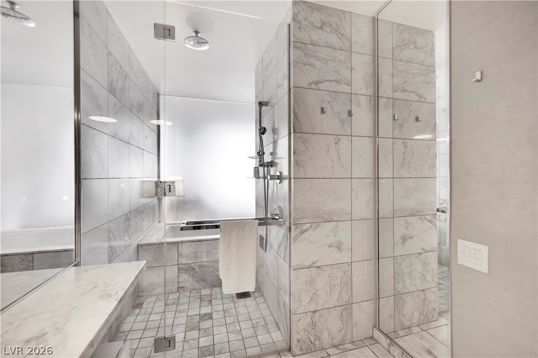 Photo 8 of 26, 4381 W Flamingo Road #1903