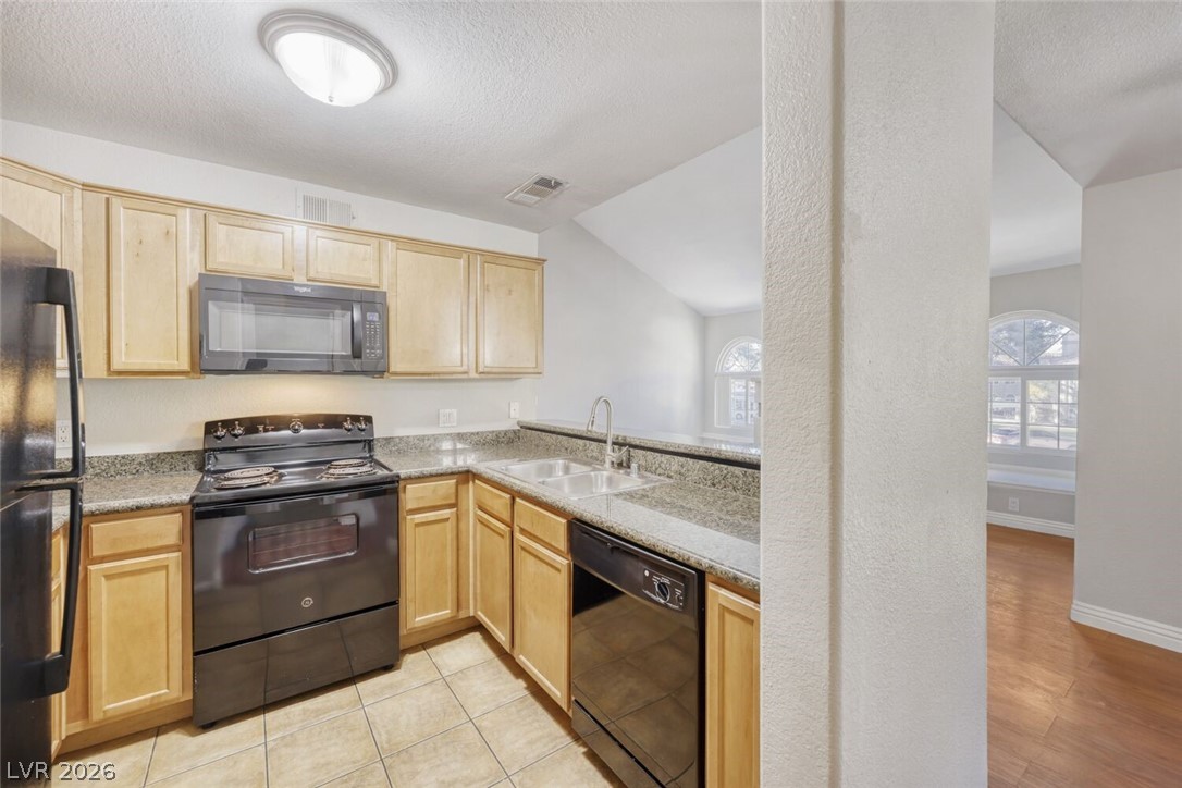 Photo 12 of 33, 3145 E Flamingo Road #2026