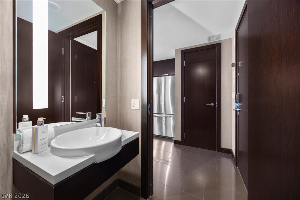 Photo 11 of 32, 2600 W Harmon Avenue #37010