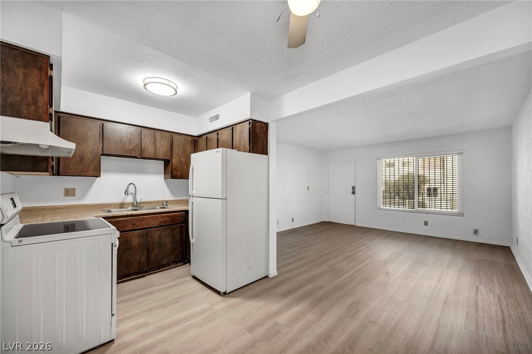 Photo 3 of 605 S Royal Crest Circle #9