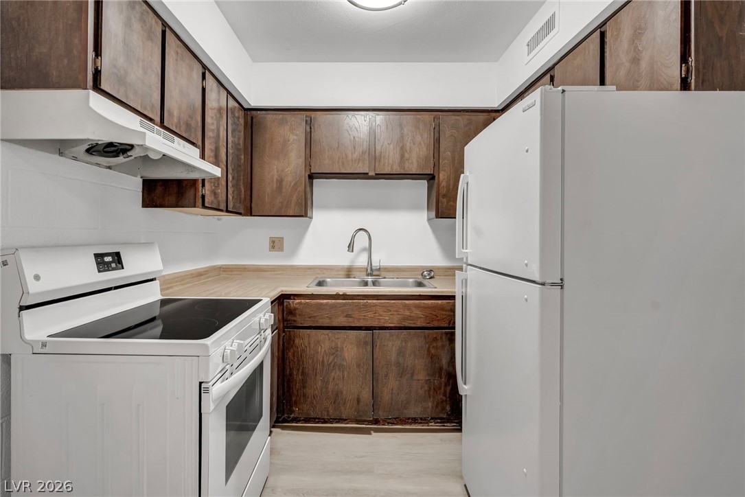 Photo 5 of 605 S Royal Crest Circle #9
