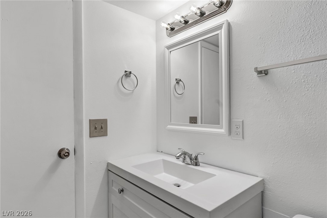 Photo 16 of 25, 605 S Royal Crest Circle #9