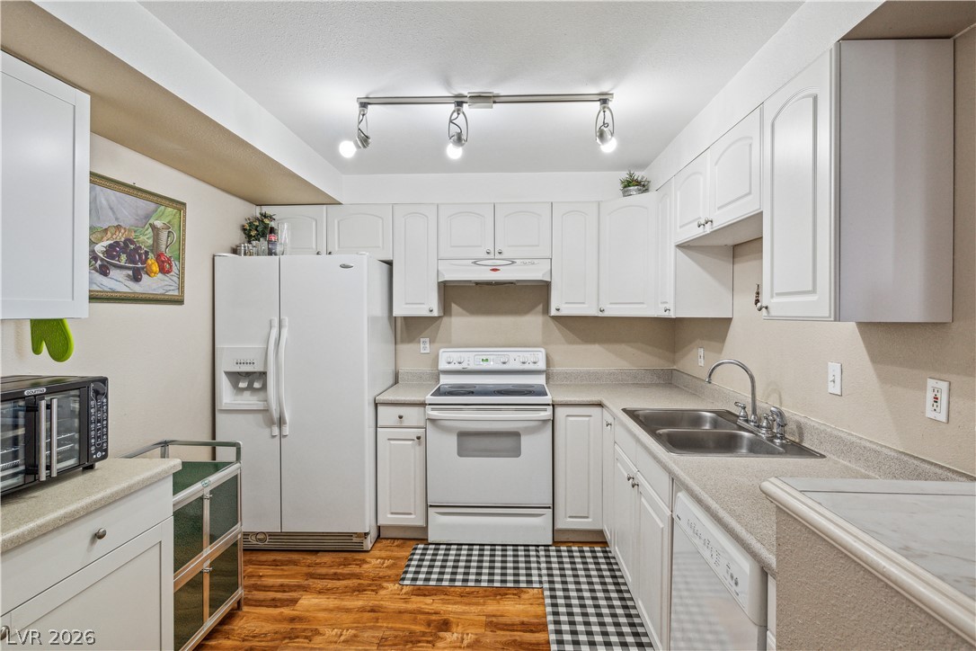 Photo 8 of 23, 3930 University Center Drive #809