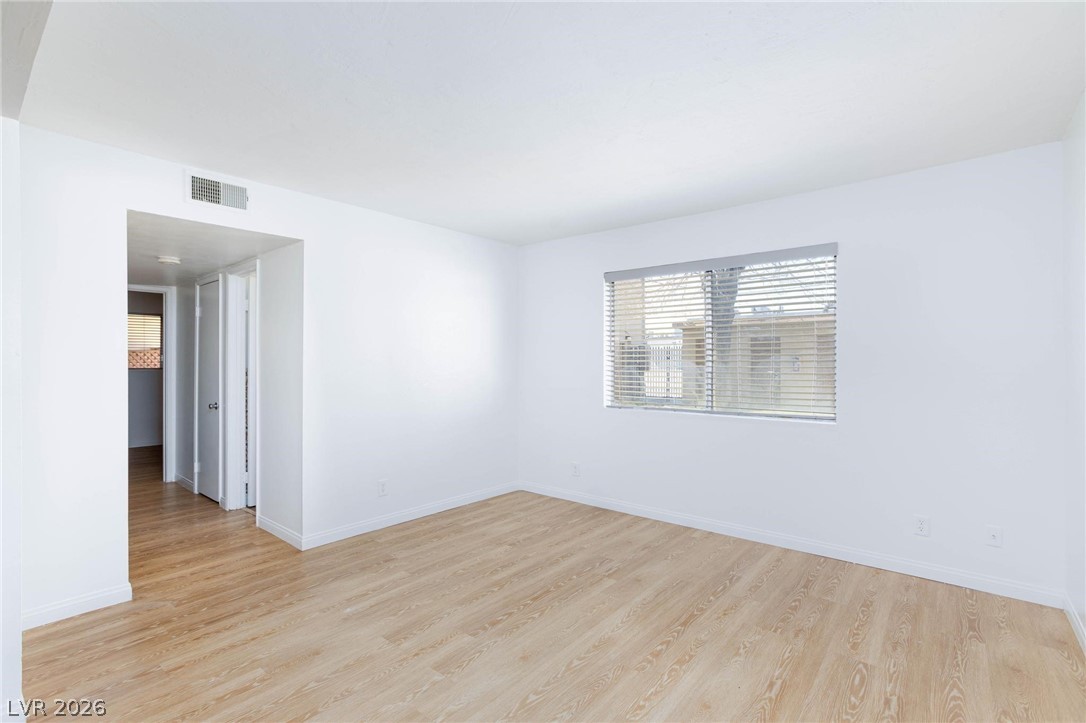 Photo 6 of 25, 3821 1/2 Daisy Street #26
