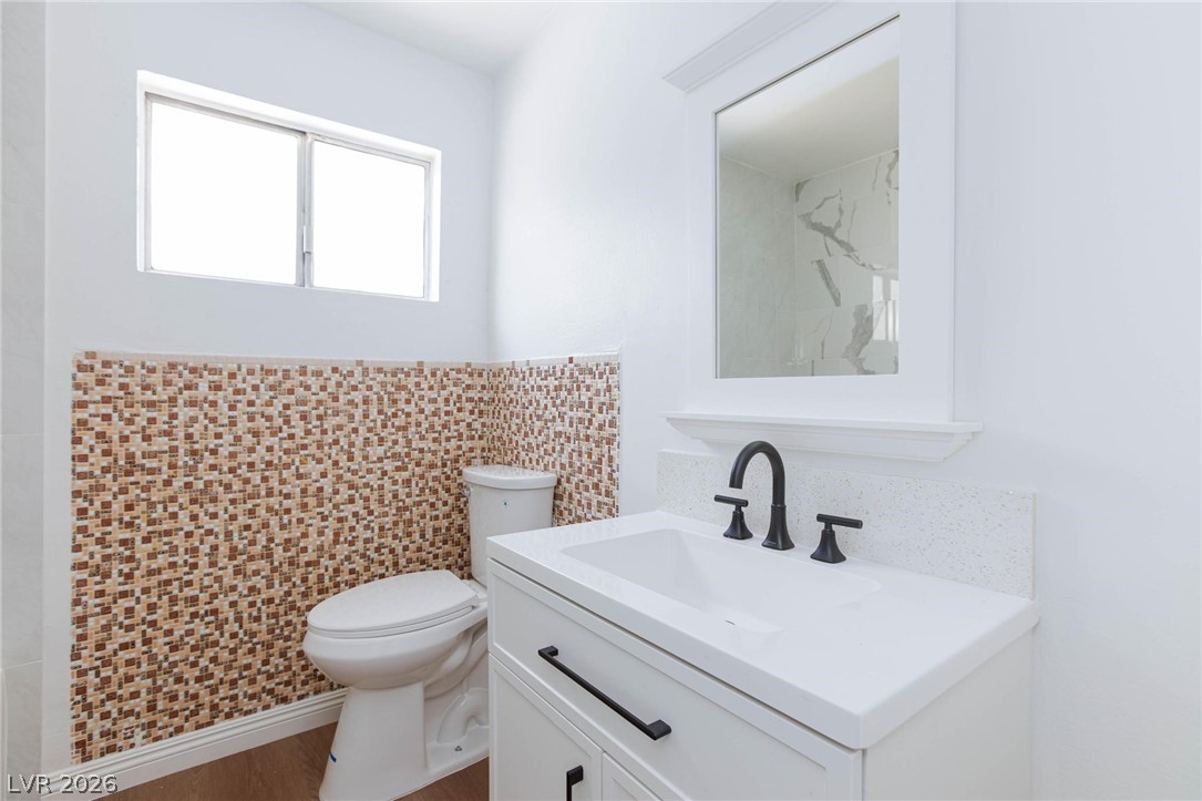 Photo 10 of 25, 3821 1/2 Daisy Street #26