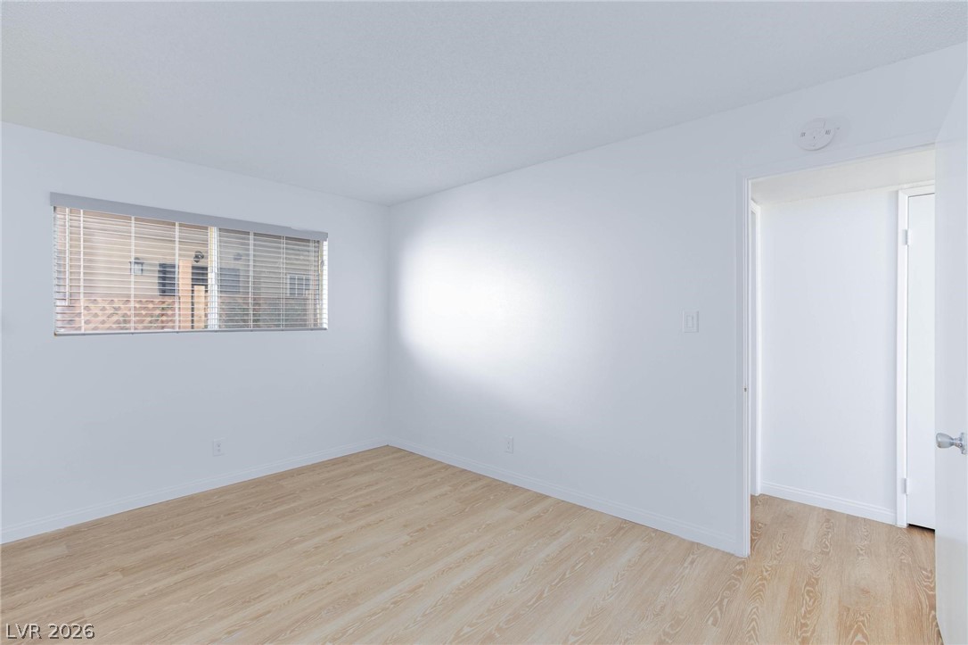 Photo 13 of 25, 3821 1/2 Daisy Street #26