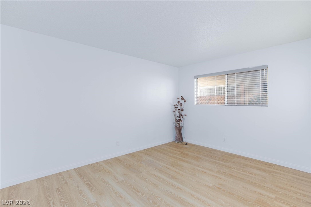 Photo 15 of 25, 3821 1/2 Daisy Street #26