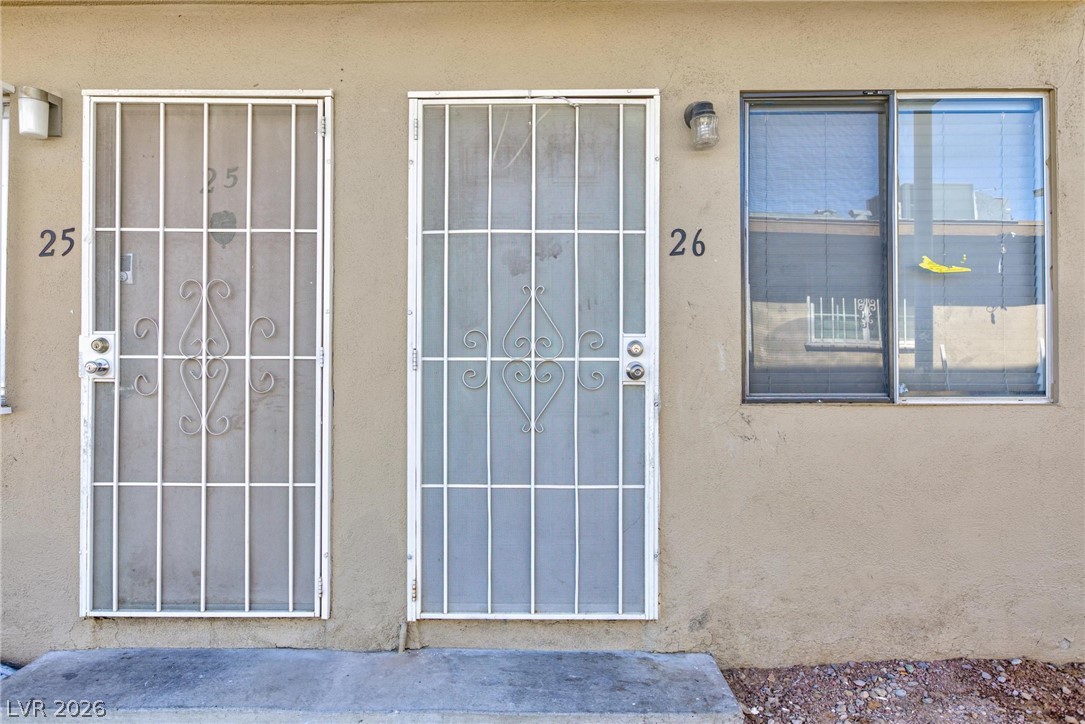 Photo 21 of 25, 3821 1/2 Daisy Street #26