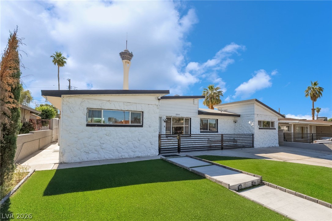 Photo 4 of 2200 Santa Ynez Drive