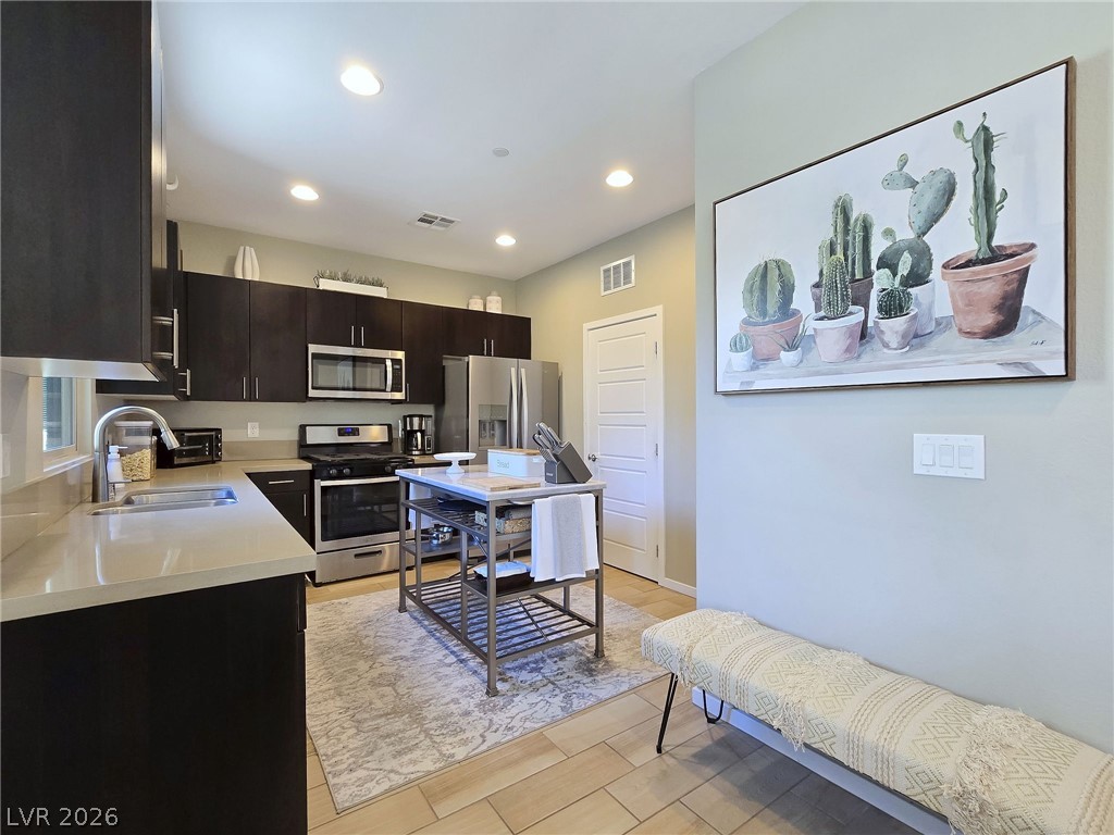 Photo 14 of 32, 11256 Rainbow Peak Avenue #202