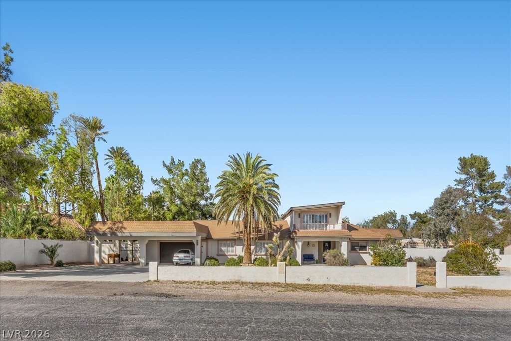 Photo 3 of 2880 E Quail Avenue