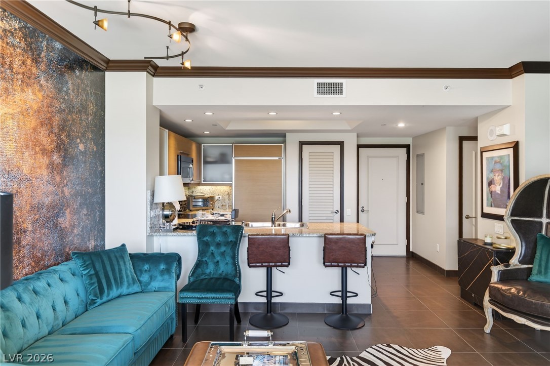 Photo 6 of 11, 322 Karen Avenue #204