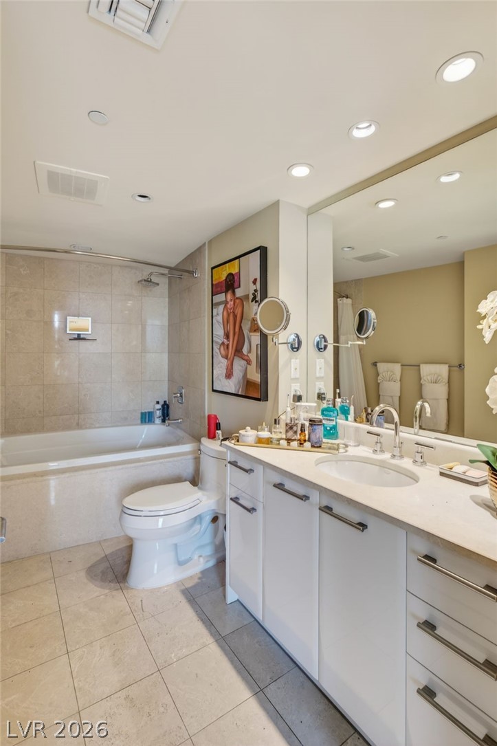 Photo 10 of 11, 322 Karen Avenue #204