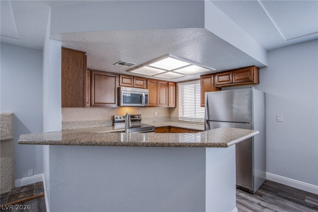 Photo 8 of 13, 2205 Sun Avenue #D