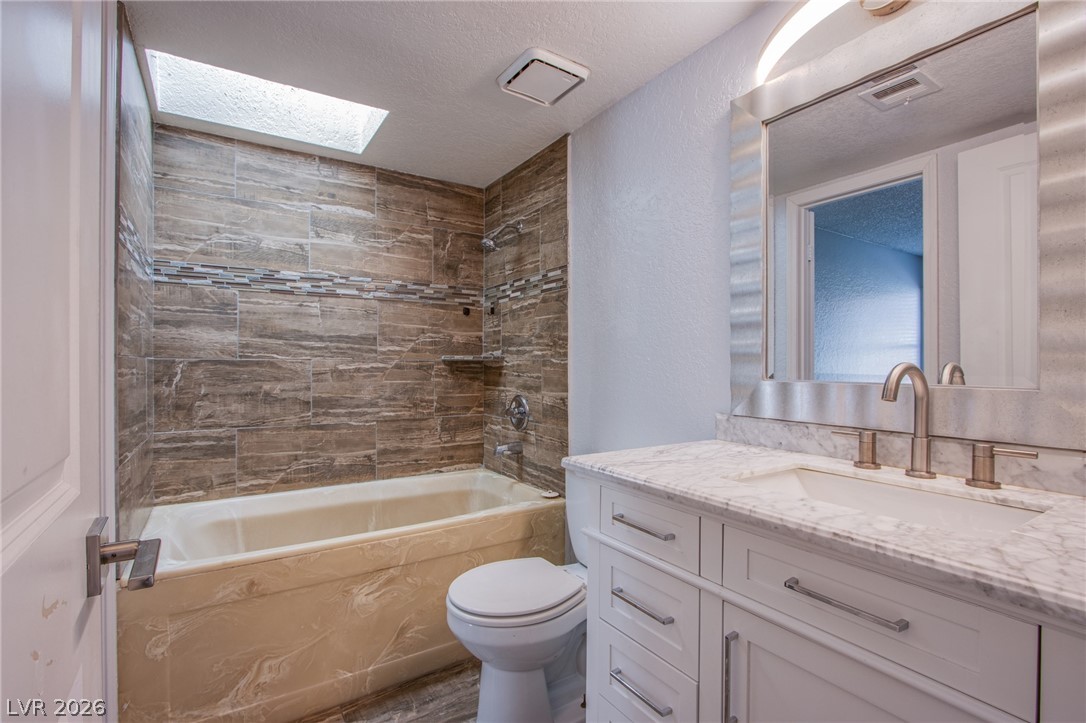 Photo 12 of 13, 2205 Sun Avenue #D
