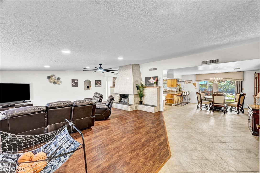 Photo 6 of 47, 5881 S Sandhill Road