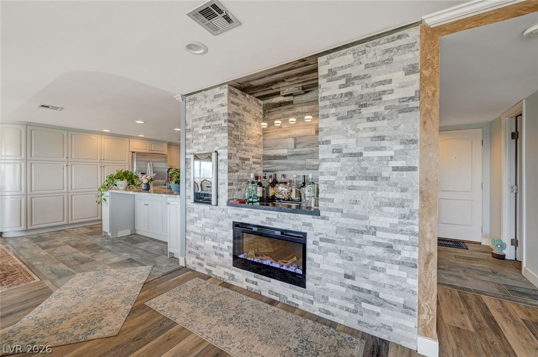 Photo 15 of 65, 3111 Bel Air Drive #10H