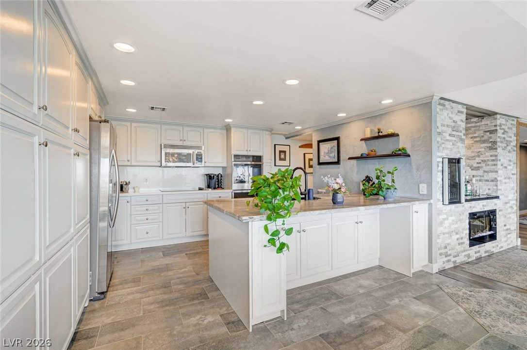 Photo 16 of 65, 3111 Bel Air Drive #10H