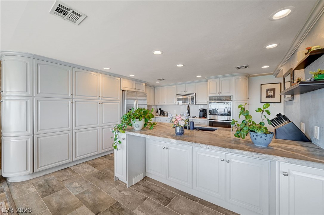Photo 17 of 65, 3111 Bel Air Drive #10H