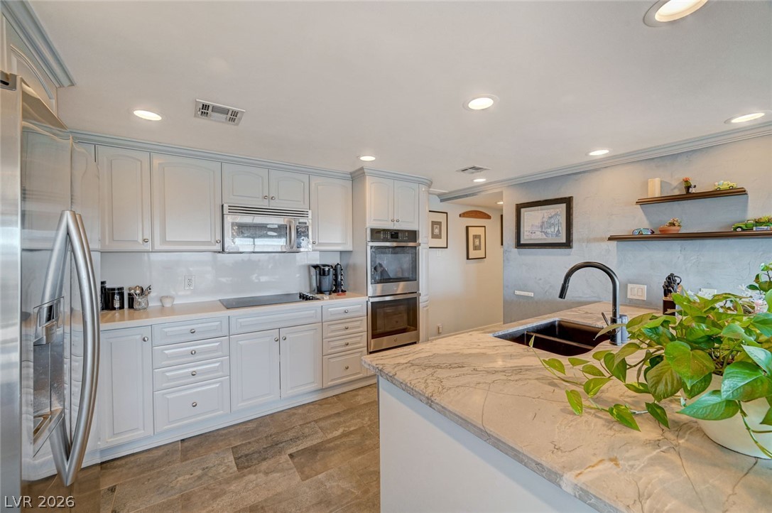 Photo 18 of 65, 3111 Bel Air Drive #10H