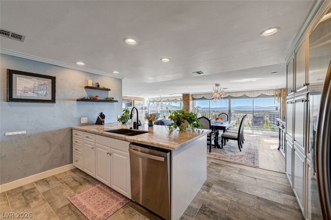 Photo 19 of 65, 3111 Bel Air Drive #10H