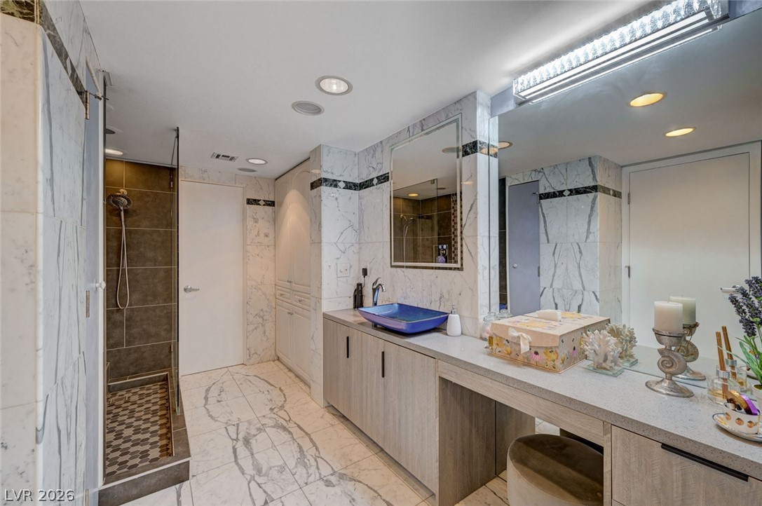 Photo 27 of 65, 3111 Bel Air Drive #10H