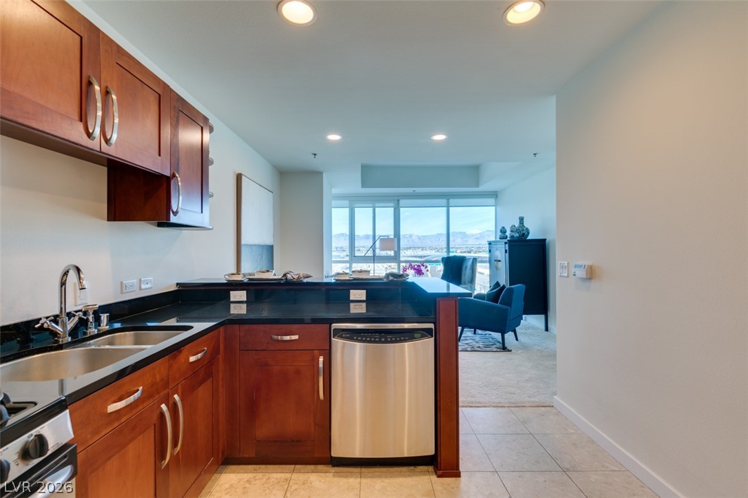 Photo 18 of 34, 4525 Dean Martin Drive #904