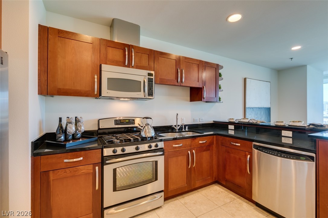 Photo 19 of 34, 4525 Dean Martin Drive #904