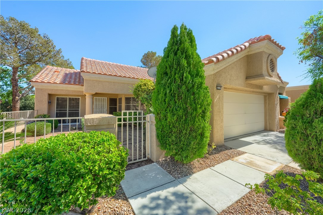 Photo 2 of 2552 Highvale Drive