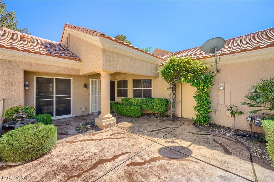 Photo 3 of 2552 Highvale Drive