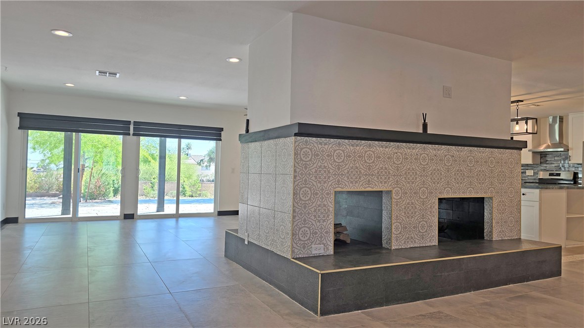 Photo 10 of 78, 2870 Belcastro Street