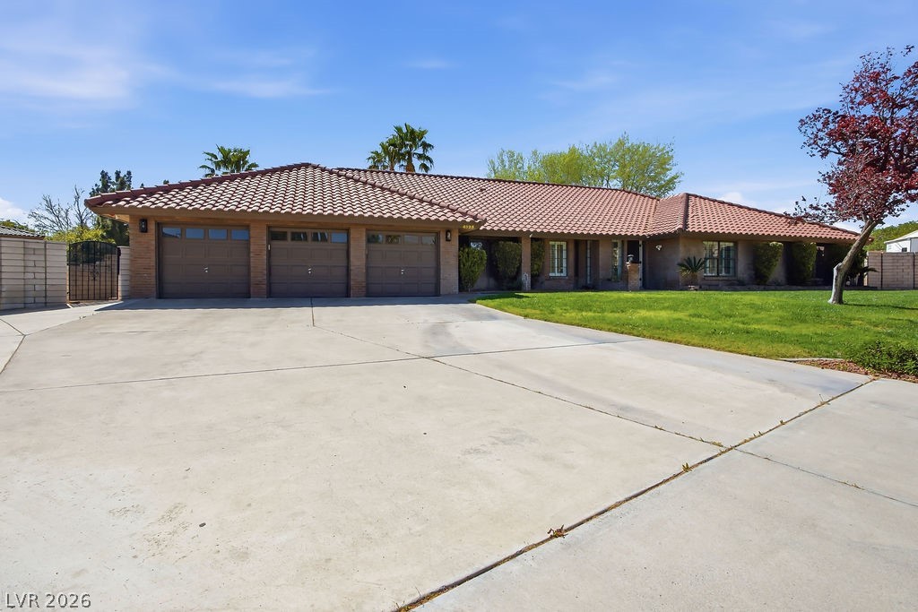 Photo 2 of 4925 N Juliano Road