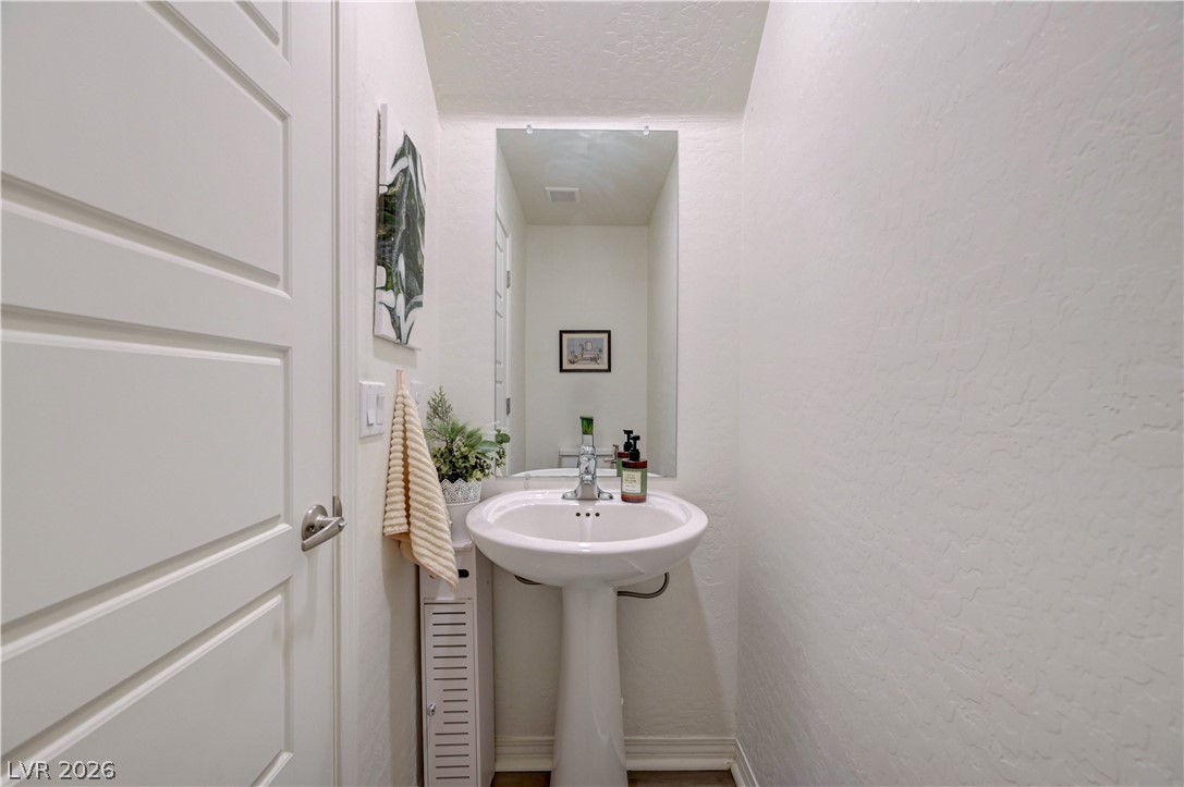 Photo 19 of 40, 2238 Cosgrove Street