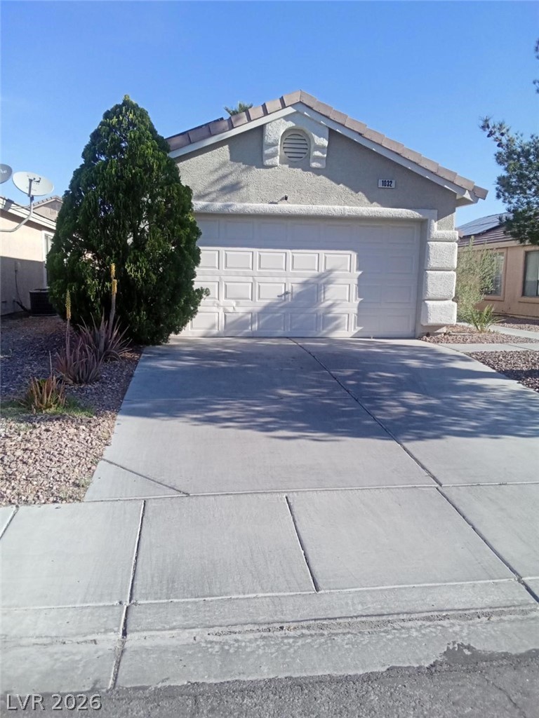 Photo 3 of 1032 Silver Creek Avenue