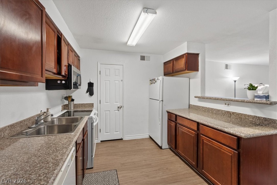 Photo 12 of 36, 2451 N Rainbow Boulevard #2127