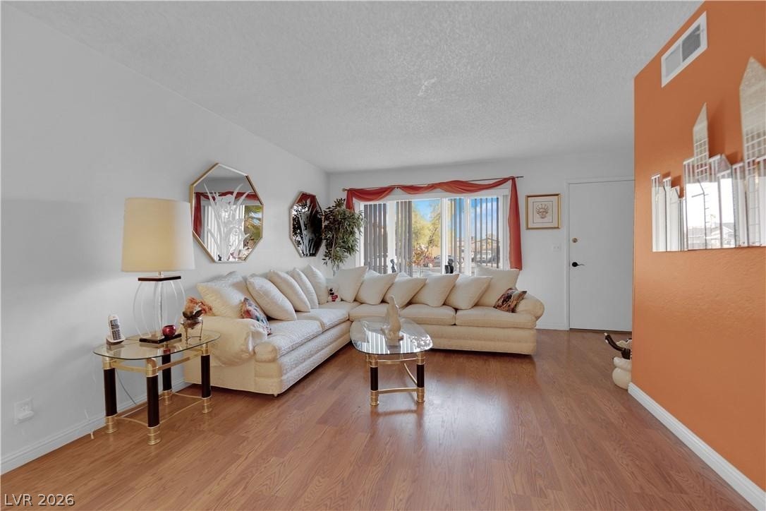 Photo 11 of 50, 7274 Pinebrook Circle
